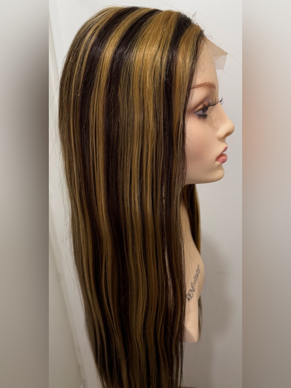 💯%  26” HUMAN hair, Straight, Center Part, Lace Front, Brown Highlighted